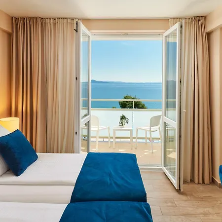 Ξενοδοχείο Pinija 4*