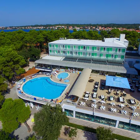 Pinija 4* Petrcane