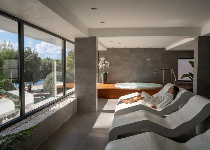 فندق Pinija بيتريتْشاني